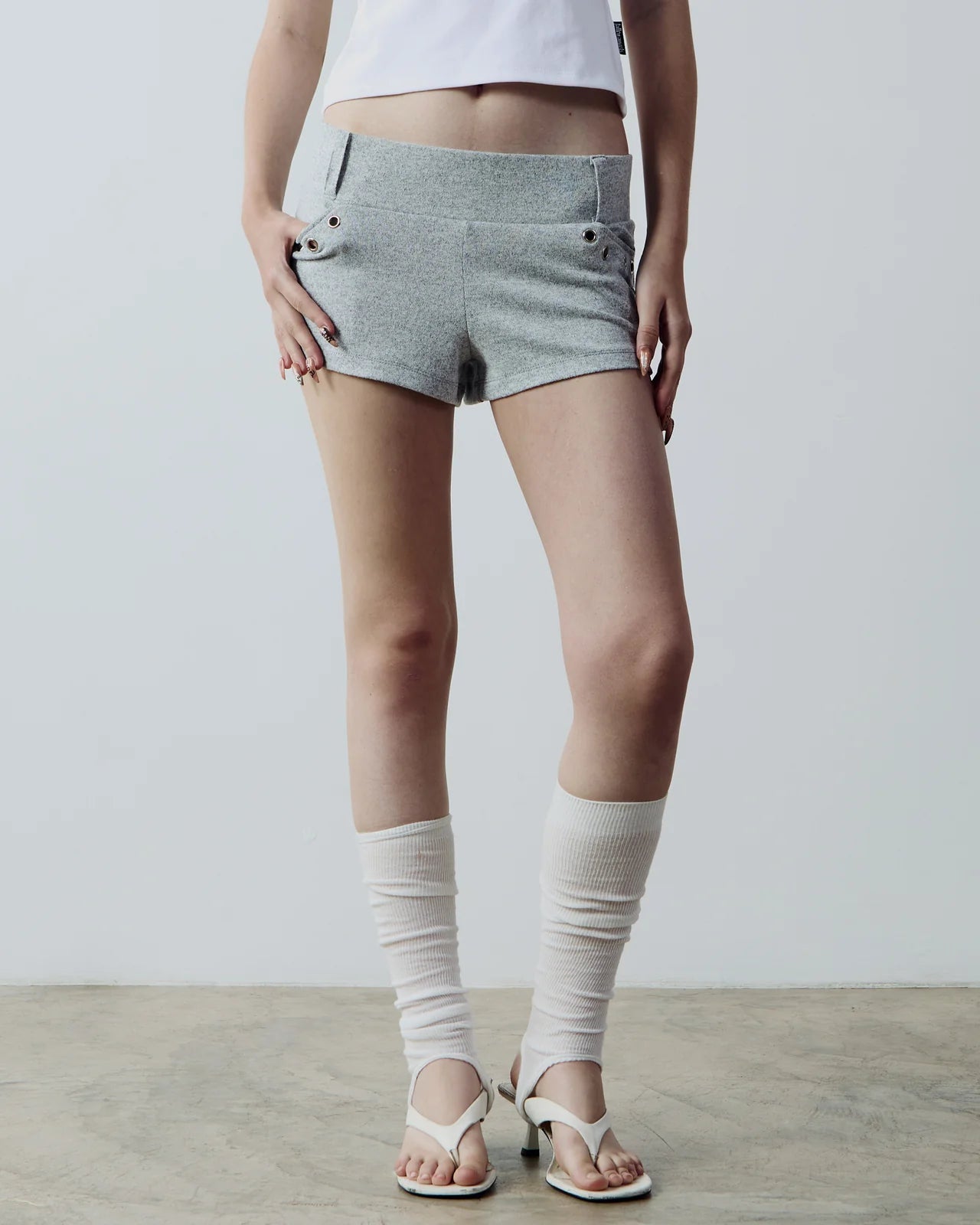 AVA SHORT GREY