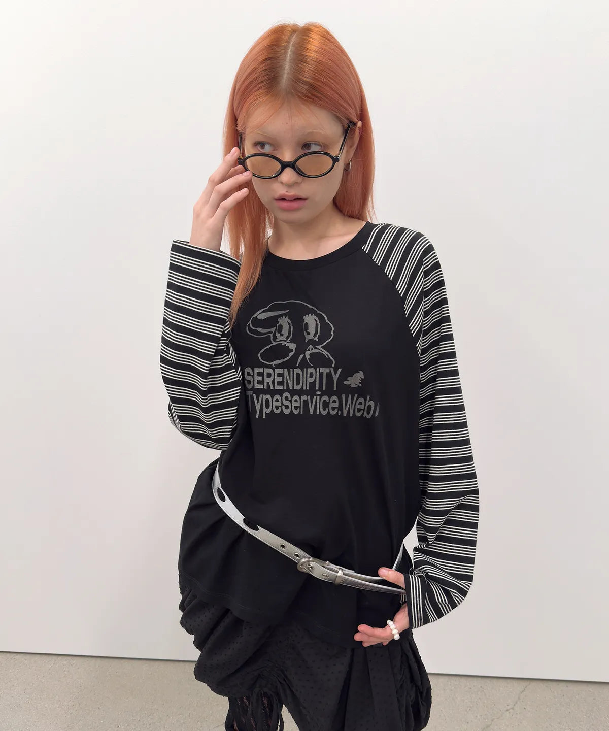 Peep Raglan Top [Black]