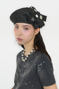 Buttoned Strap Beret Hat [Charcoal]